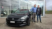 Jeannine Liechti und Konrad Sigrist mit Ihrem Opel Astra